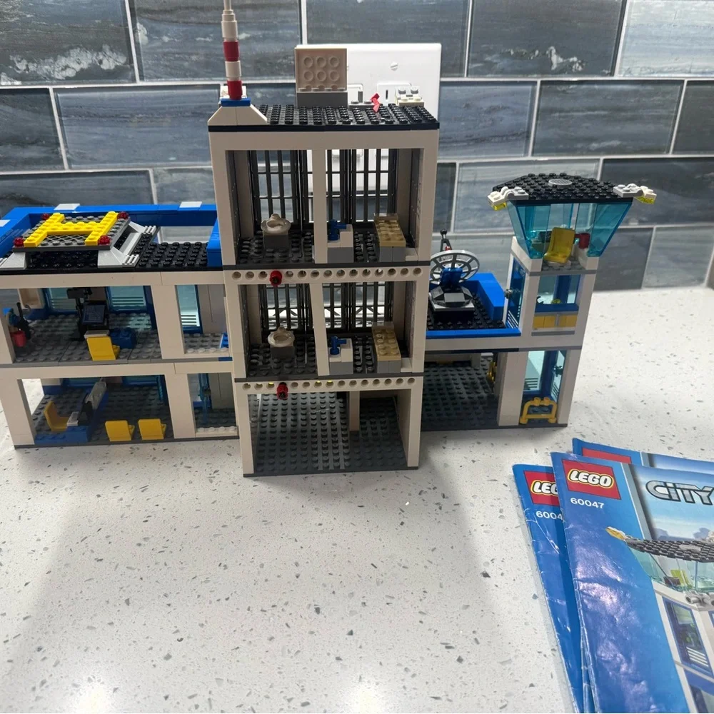 60047 LEGO City Police Station - Picture 13 of 16